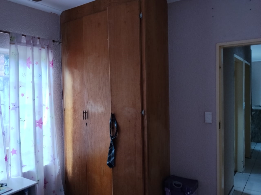 To Let 4 Bedroom Property for Rent in Geelhoutpark North West